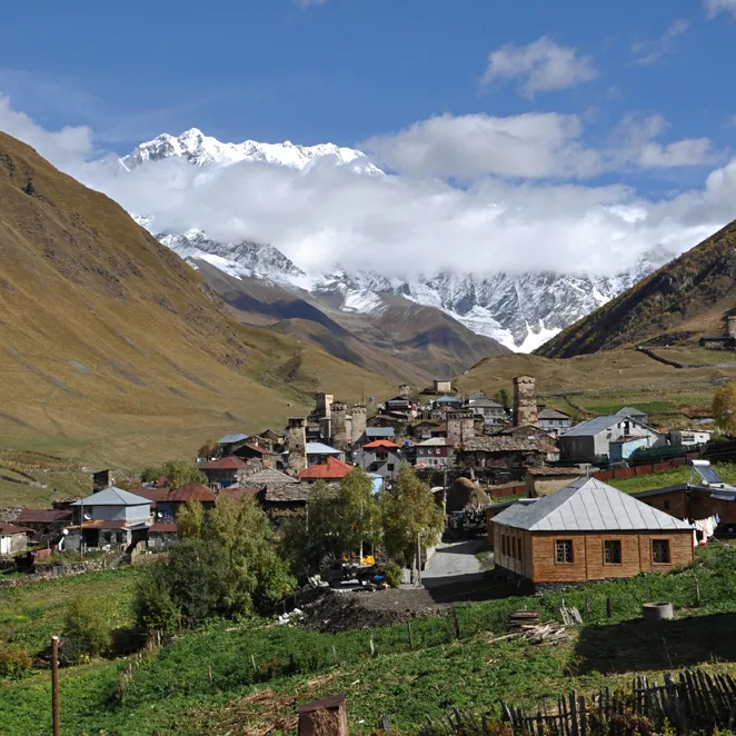 Georgien - Mit dem Kajak unterwegs im wilden Kaukasus - Ushguli Das UNESCO-Welterbe-Dorf Ushguli auf 2100 Meter Höhe.