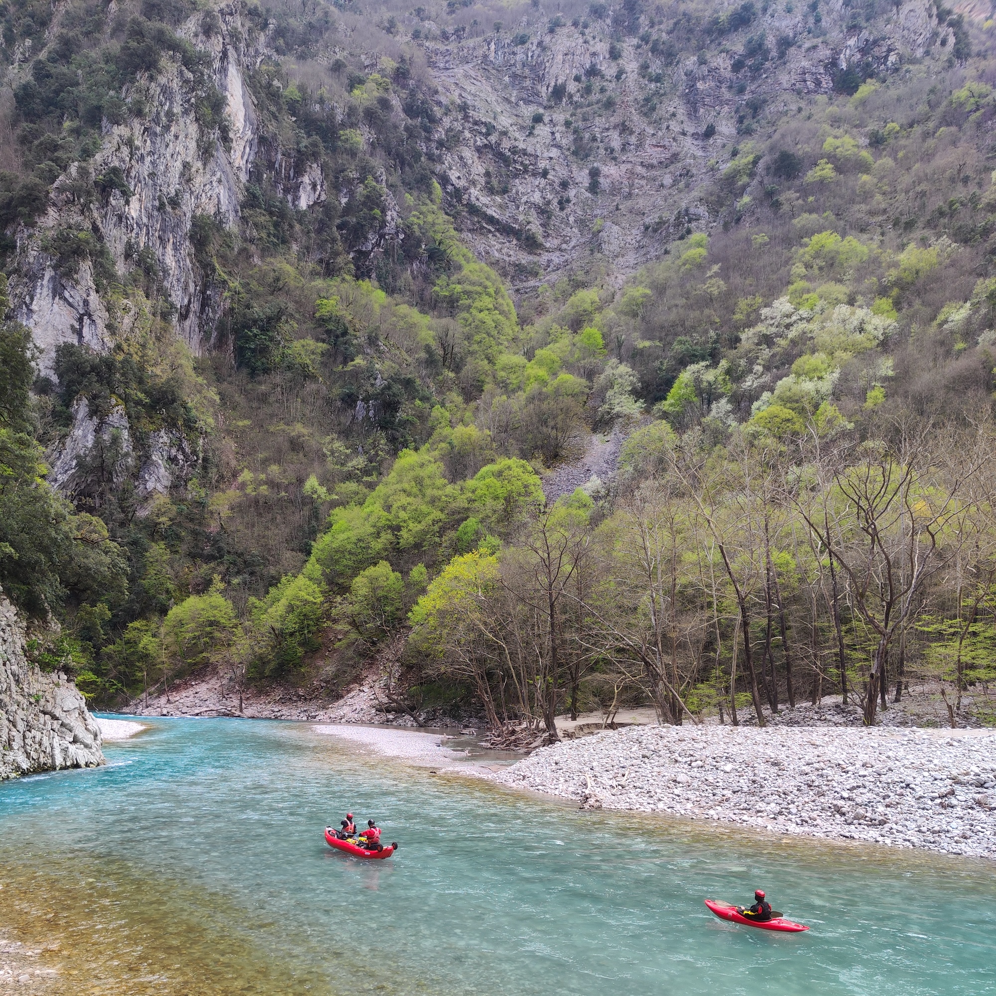 2000_acheloos_canyon_bend Der Acheloos in der Schlucht vor Sykia. | Foto: Scheuer