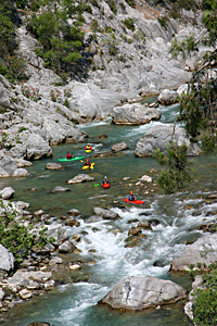 Die Alara bei sommerlichem Niedrigwasser am Ende der "Kaiserklamm".
