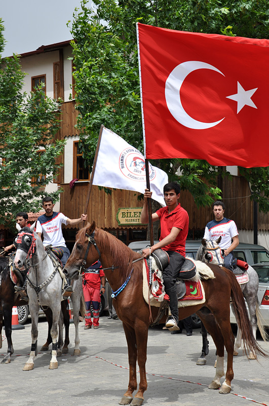 Traditionelle Reiter beim Outdoorsport-Festival 2012 in Kemaliye.