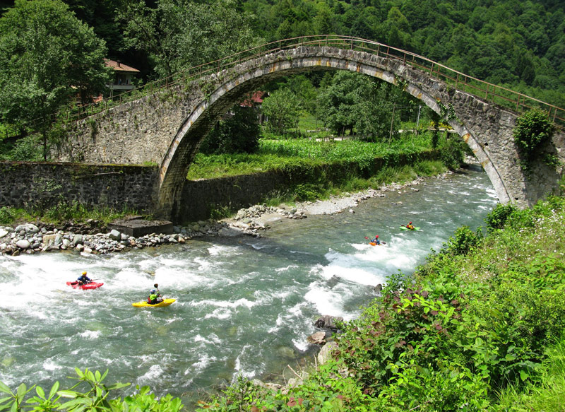 Türkenbrücke auf der Firtina nahe des Otel Doga.