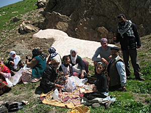 PIcknick in den kurdischen Bercelan-Bergen.
